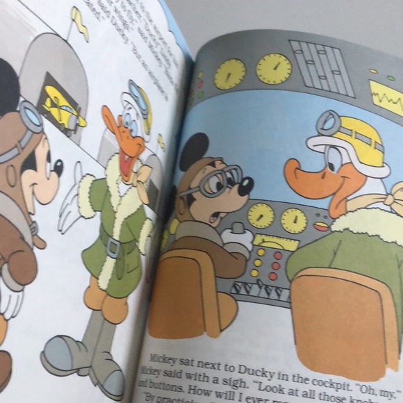5for$15💙Walt Disney’s Mickey Mouse Heads for the Sky - a Little Golden Book - Picture 6 of 7